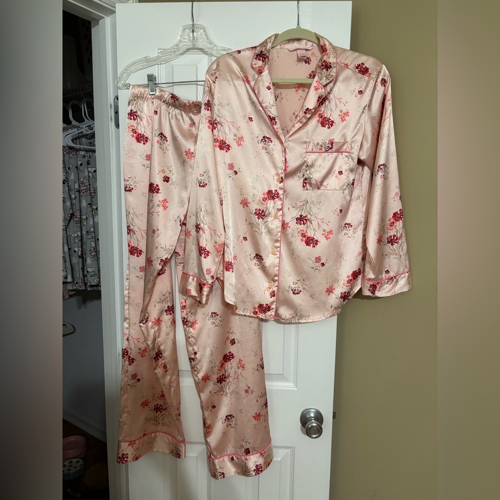 Victoria's Secret Signature Satin Pink Floral Pajama Set Gorgeous